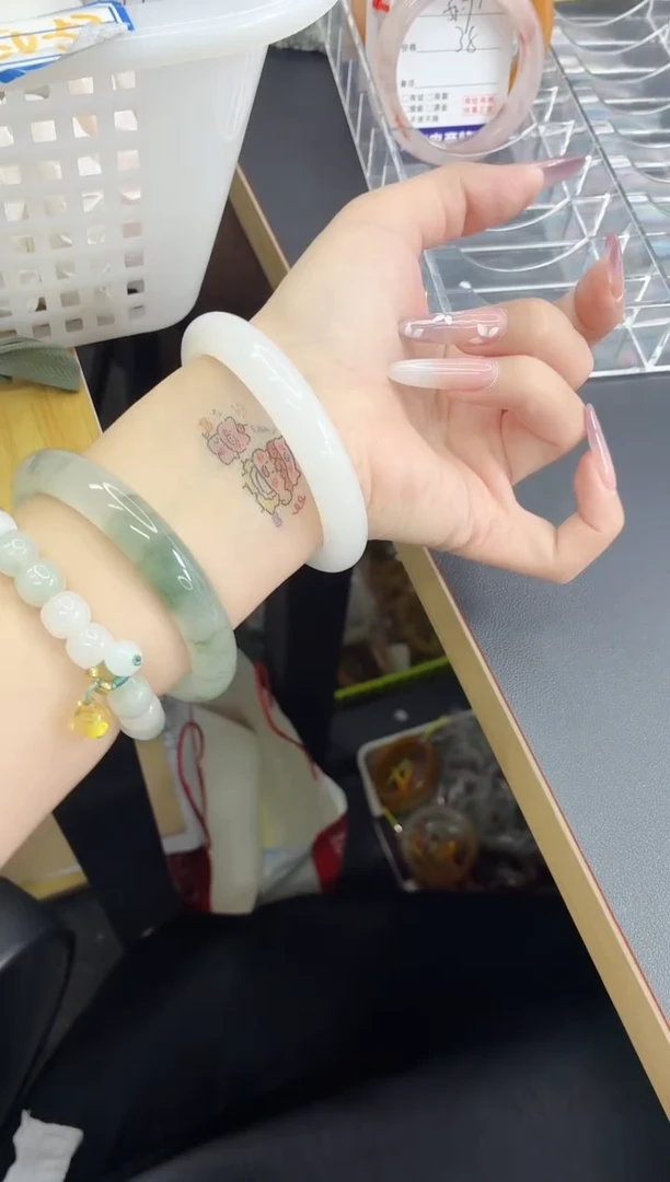 石英质玉手镯未镶嵌229/58.2