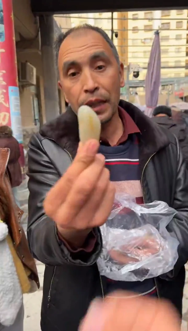 未镶嵌和田玉（糖玉）挂件和田玉