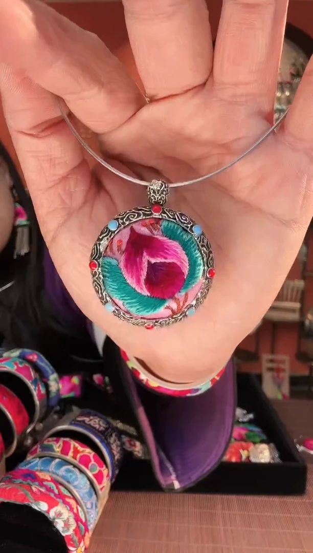 织绣手工苗绣刺绣首饰79