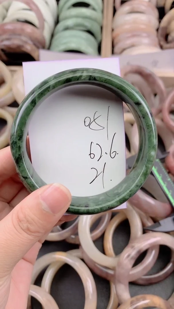 未镶嵌手镯石英质玉051