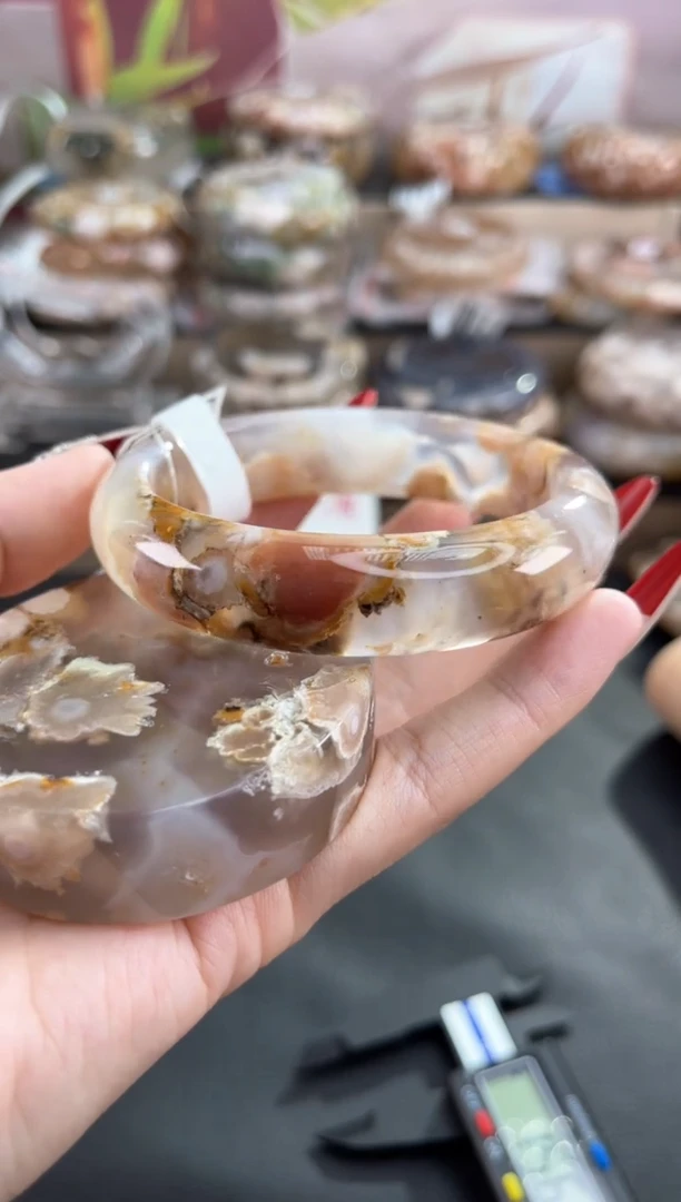 未镶嵌手镯石英质玉60