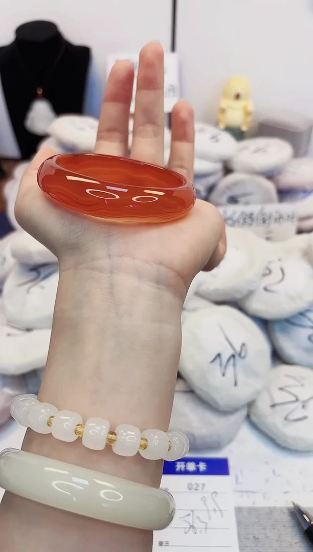 【闪购商品】石英质玉手镯未镶嵌27-玛瑙圈口56