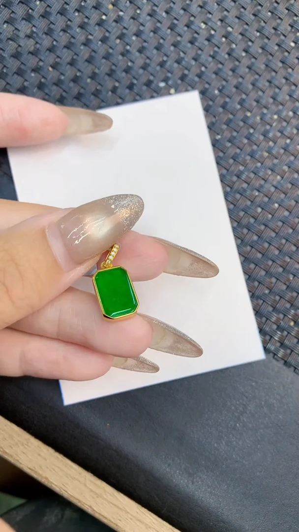 颈饰未镶嵌翡翠1