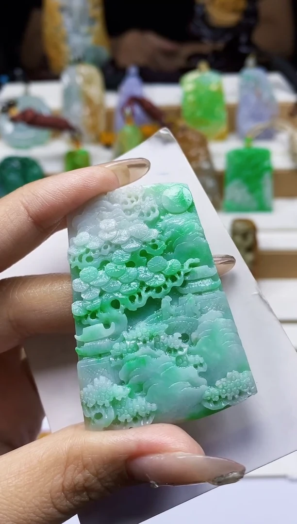 颈饰未镶嵌翡翠翡翠A货