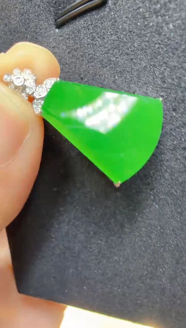 吊坠(不含链)18K金镶嵌翡翠多样性团购发一件