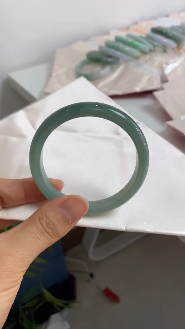 未镶嵌手镯翡翠57.4半山水