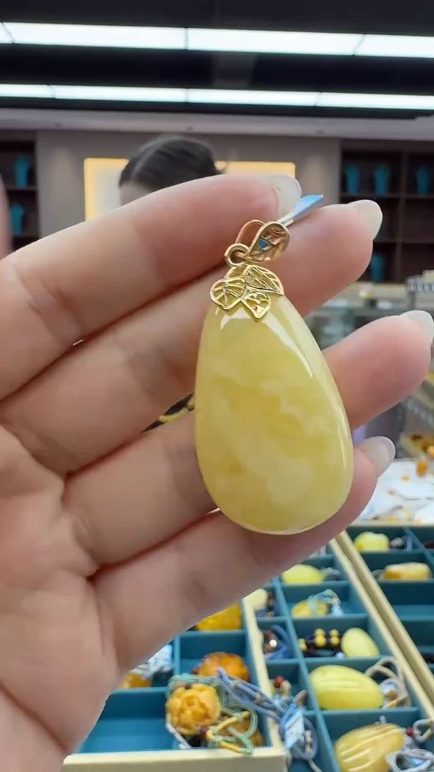 琥珀颈饰未镶嵌161秒拍号 假一罚三