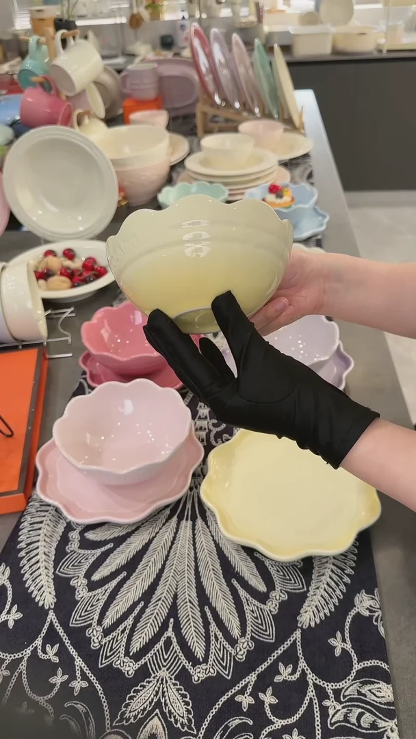 【闪购商品】瓷鹅绒黄炻彩花边碗14cm