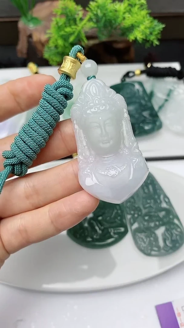 【闪购商品】翡翠颈饰未镶嵌          