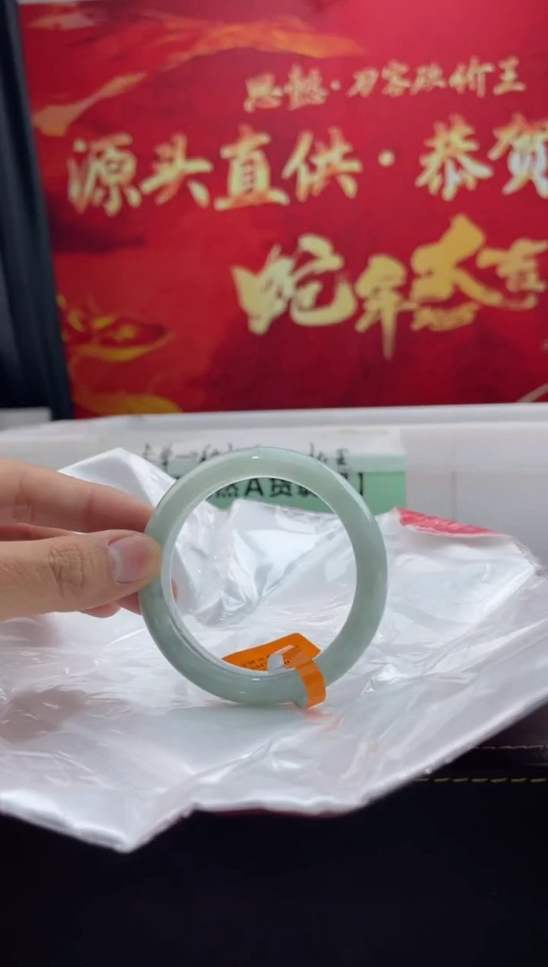 【闪购商品】翡翠手镯未镶嵌8翡翠手镯（微瑕）