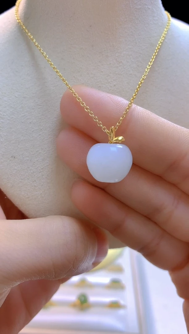 吊坠(赠链)18K金镶嵌和田玉白玉苹果