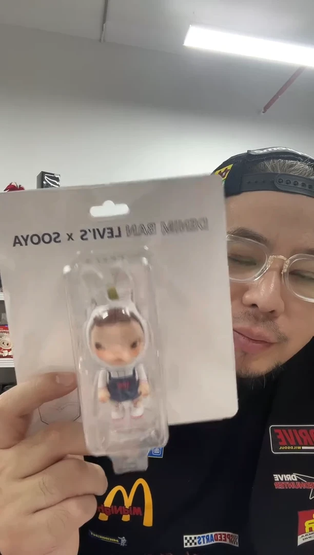 静态1sooya牛仔亲签吊卡一个