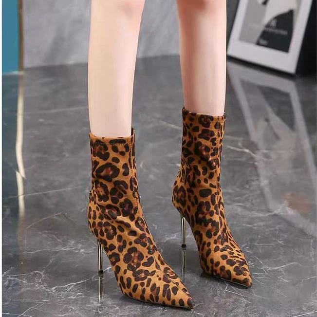 【巴巴】时尚高跟单鞋编号【801-1000】偶有微瑕，完美主义慎拍！