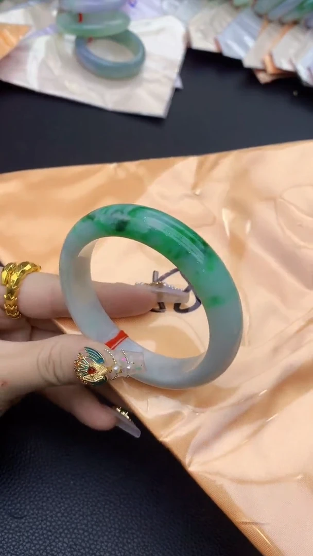 【闪购商品】翡翠手镯未镶嵌0179365442