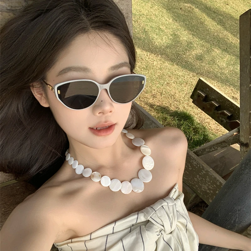 新款太阳镜女猫眼框防晒墨镜高级感灰色窄框显瘦方圆脸百搭墨镜