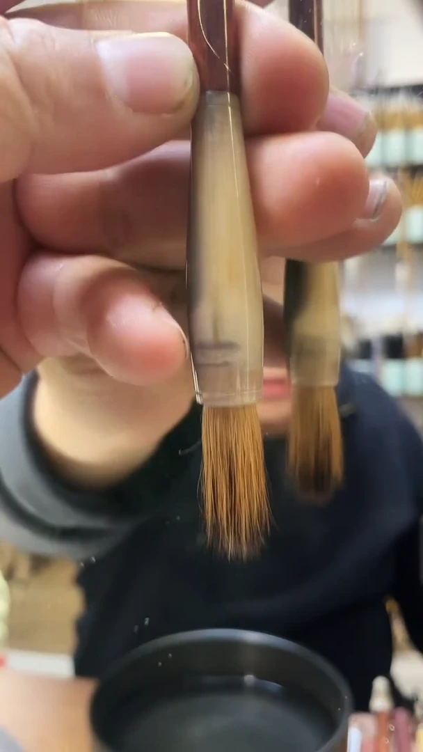 螺钿牛角黑尖狼毫一支