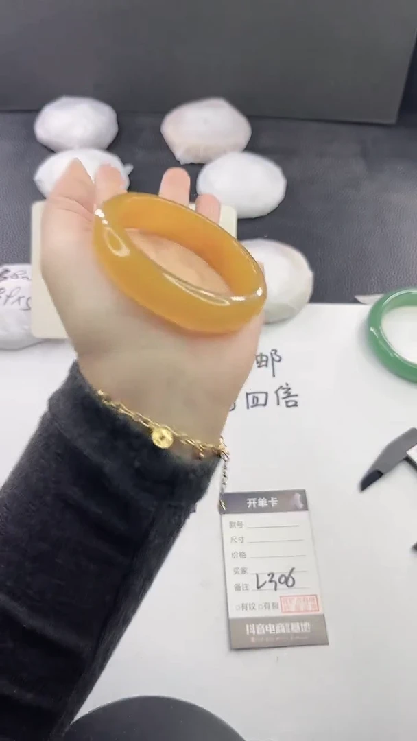 未镶嵌手镯石英质玉L306