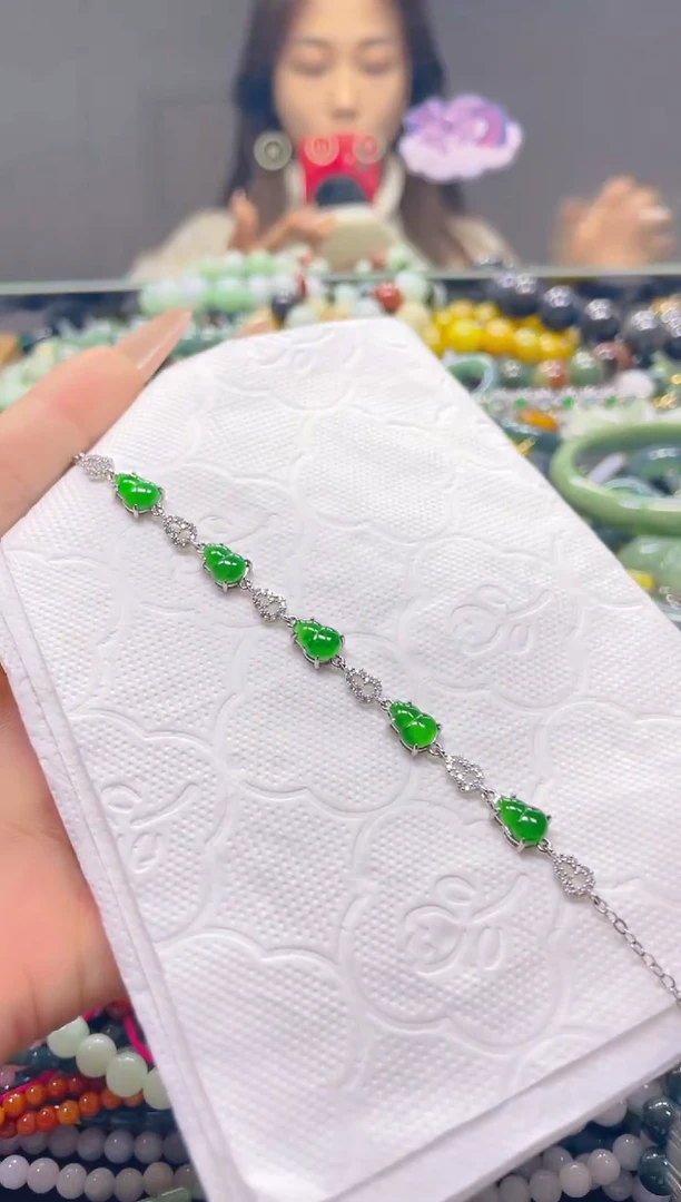 颈饰未镶嵌翡翠/U/翡翠A货，一件也是批发价