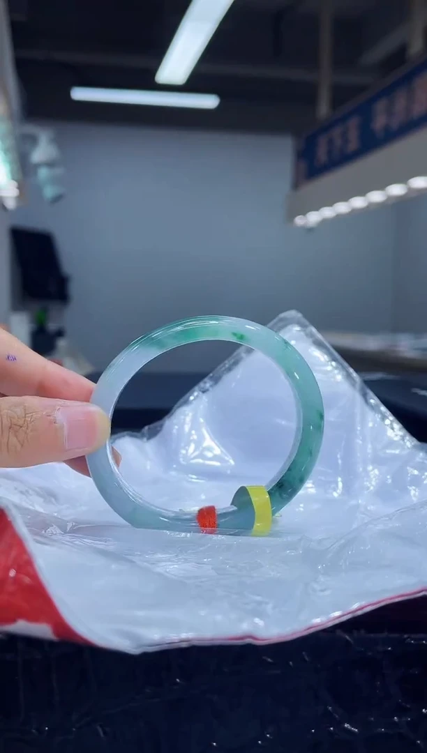 未镶嵌手镯（贵妃镯）翡翠8