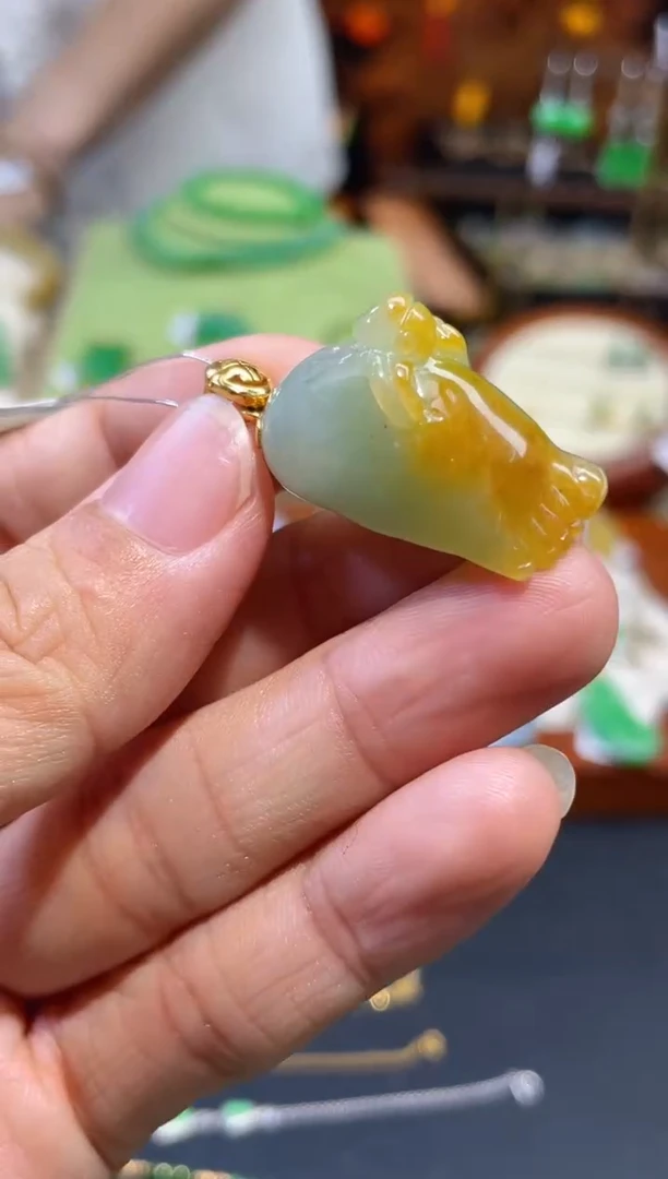 翡翠18K金镶嵌颈饰18K金镶嵌