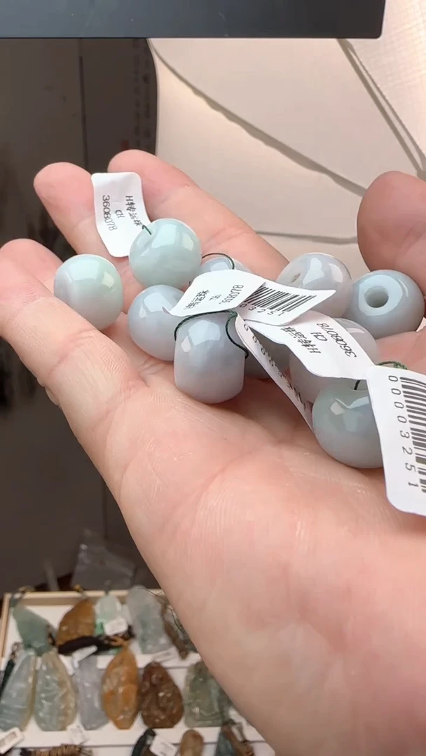 吊坠(不含链)未镶嵌翡翠天然缅甸A货翡翠（转运珠）多样性发其一