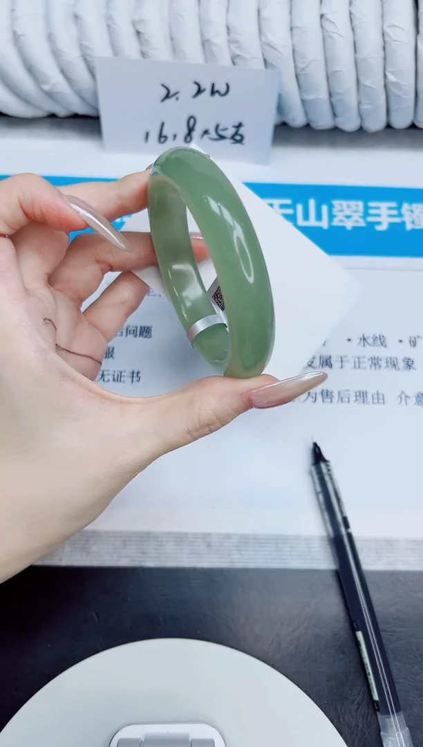 未镶嵌手镯石英质玉275/56.2
