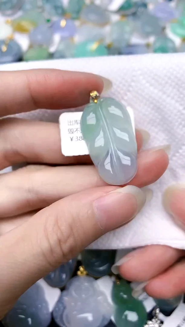 颈饰18K金镶嵌翡翠天然A货翡翠