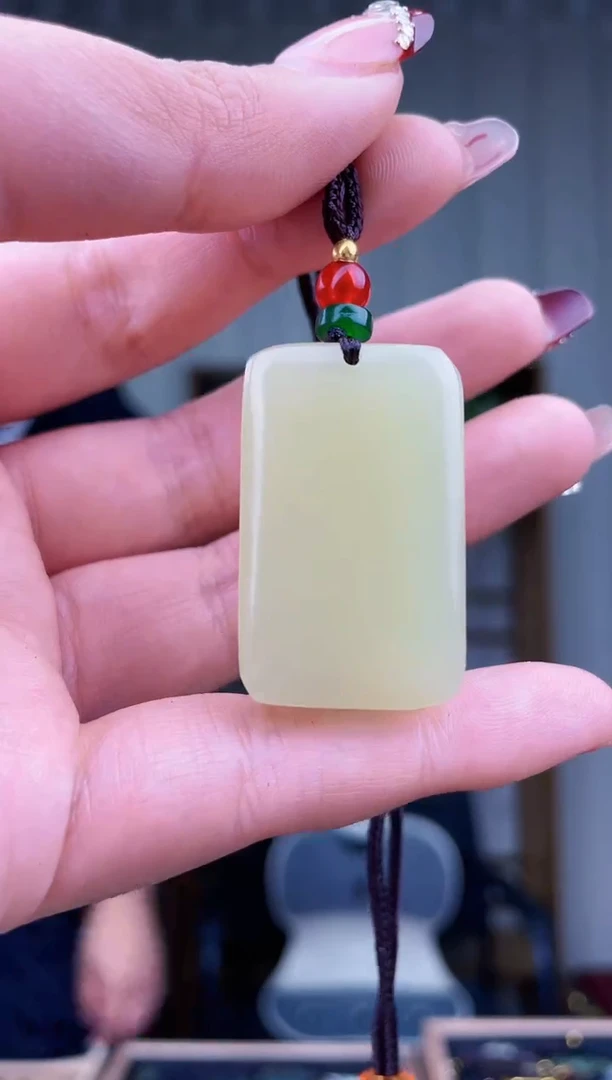 【闪购商品】和田玉挂件未镶嵌拍一发一，多样性发货！