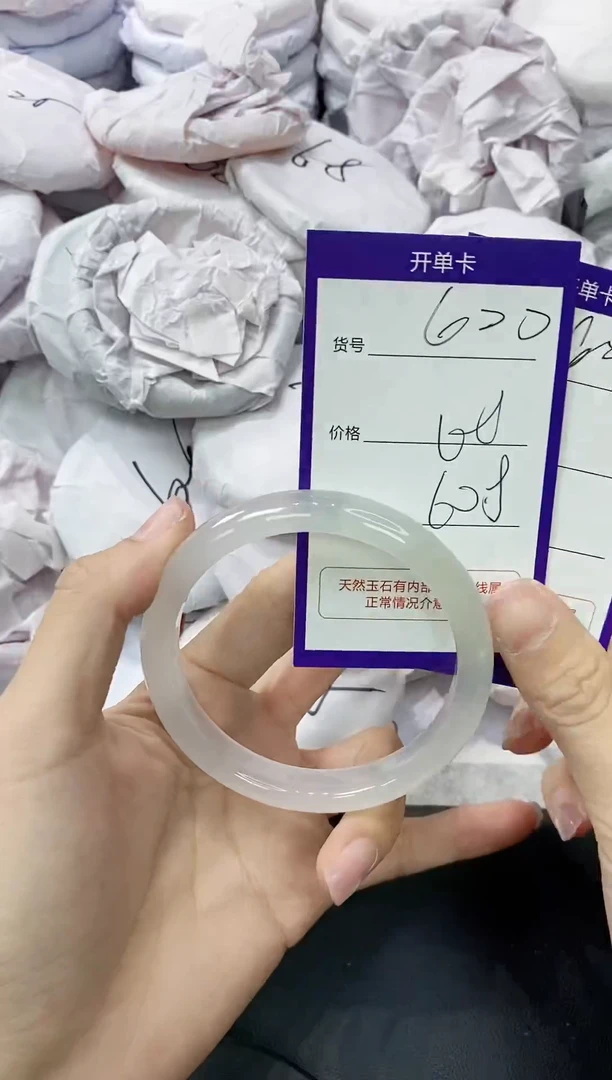 玛瑙/玉髓手镯未镶嵌600