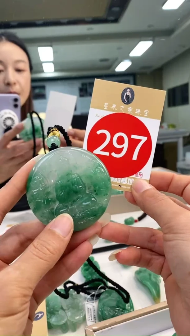 颈饰未镶嵌石英质玉笨*猪佛+297