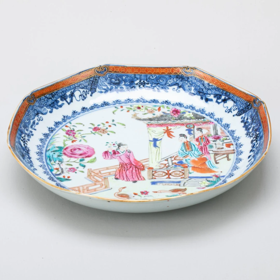 【拍卖】1、青花粉彩花蝶开光西厢记图花口盘