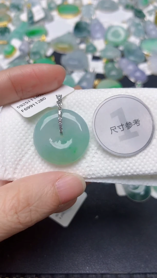 颈饰18K金镶嵌翡翠天然缅甸A货翡翠