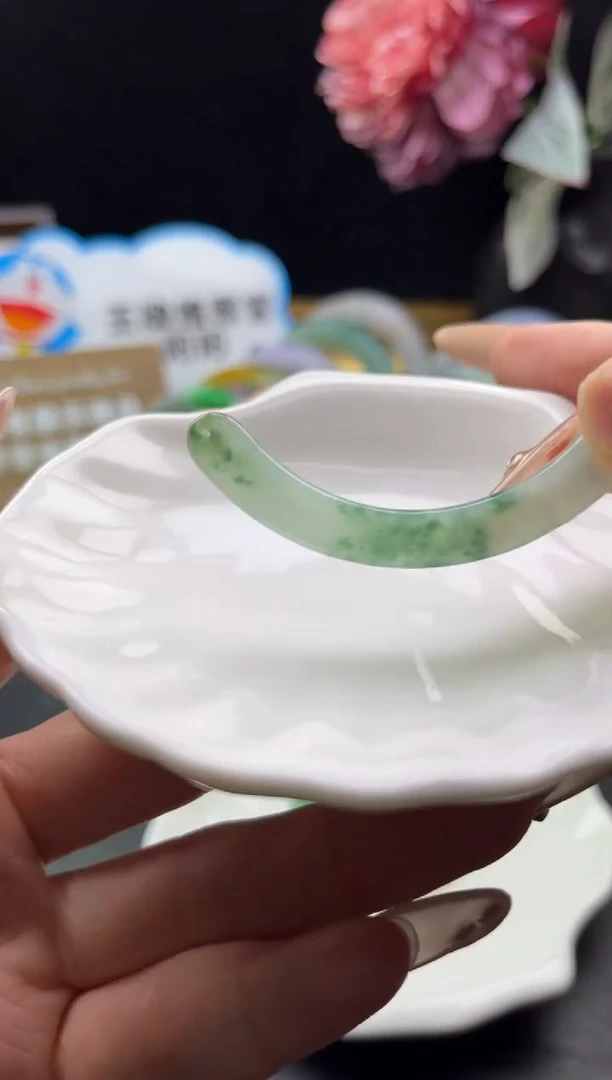 未镶嵌挂件翡翠玉璜-编绳