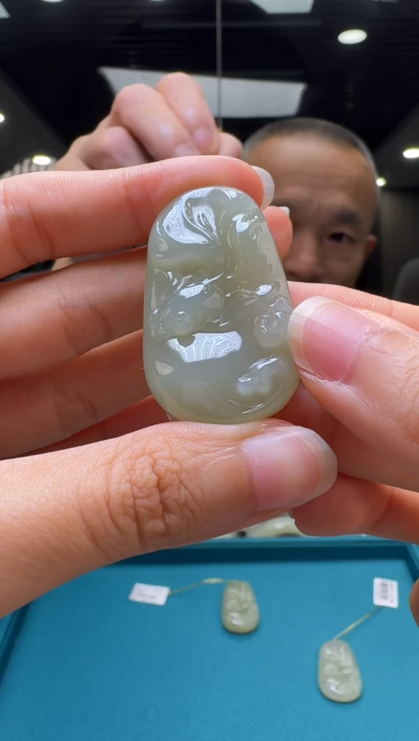 和田玉未镶嵌颈饰鱼配绳