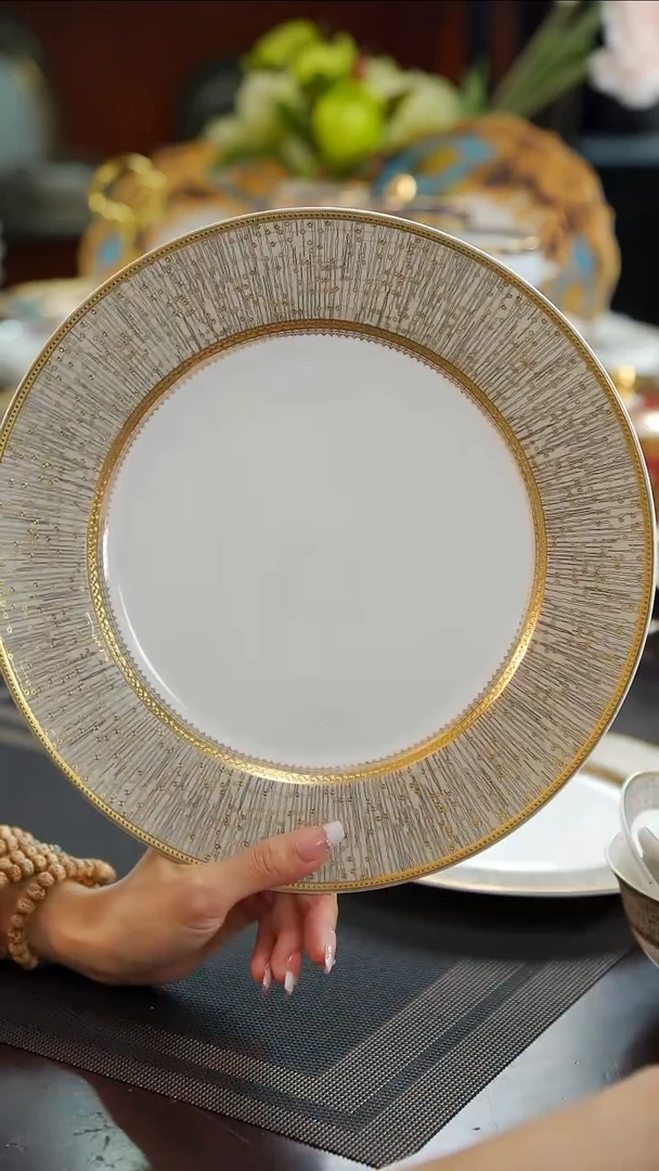 瓷片10.5英寸平盘1个