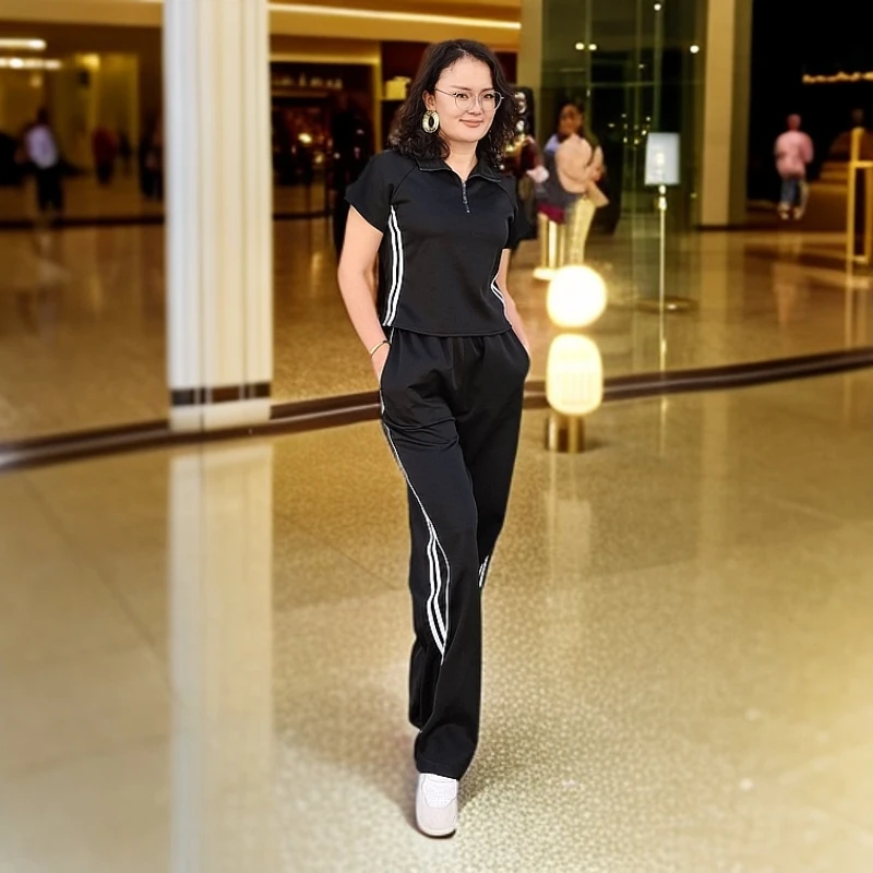 A韩系穿搭立领短袖上衣美式撞色条纹卫裤直筒休闲运动套装