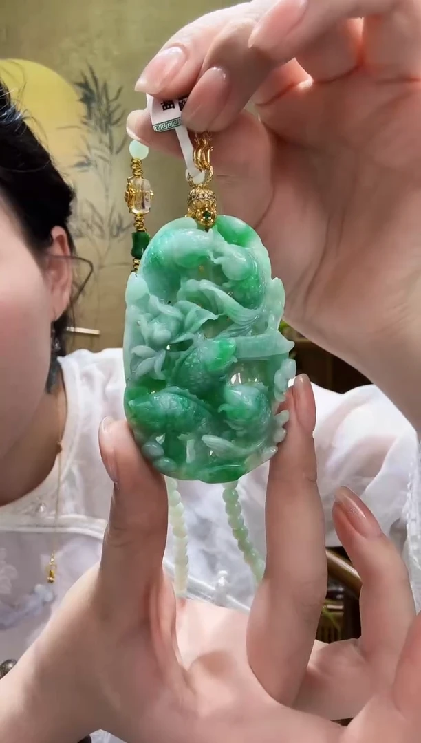 颈饰未镶嵌翡翠吊坠