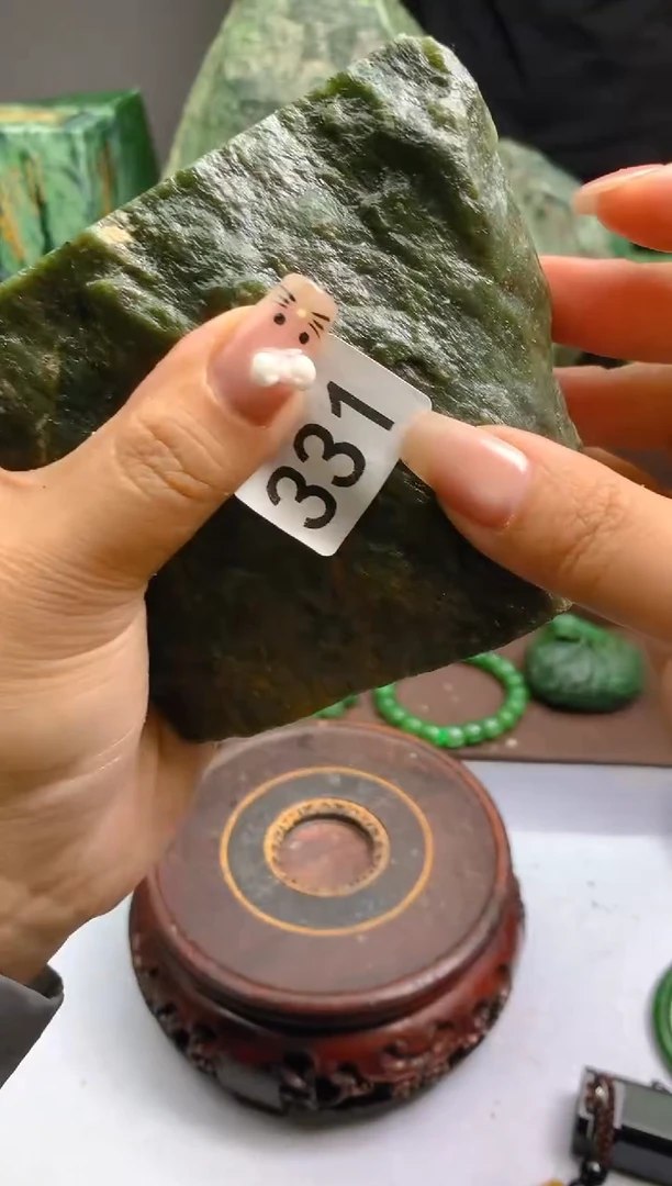和田玉（碧玉）未镶嵌珠宝半成品1