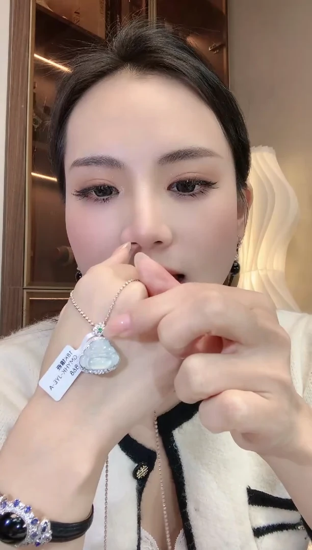 【闪购商品】翡翠吊坠(不含链)18K金镶嵌D1