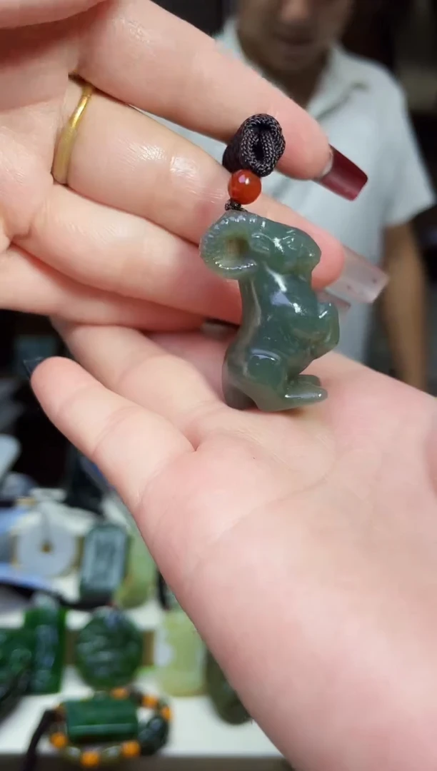 和田玉未镶嵌颈饰1