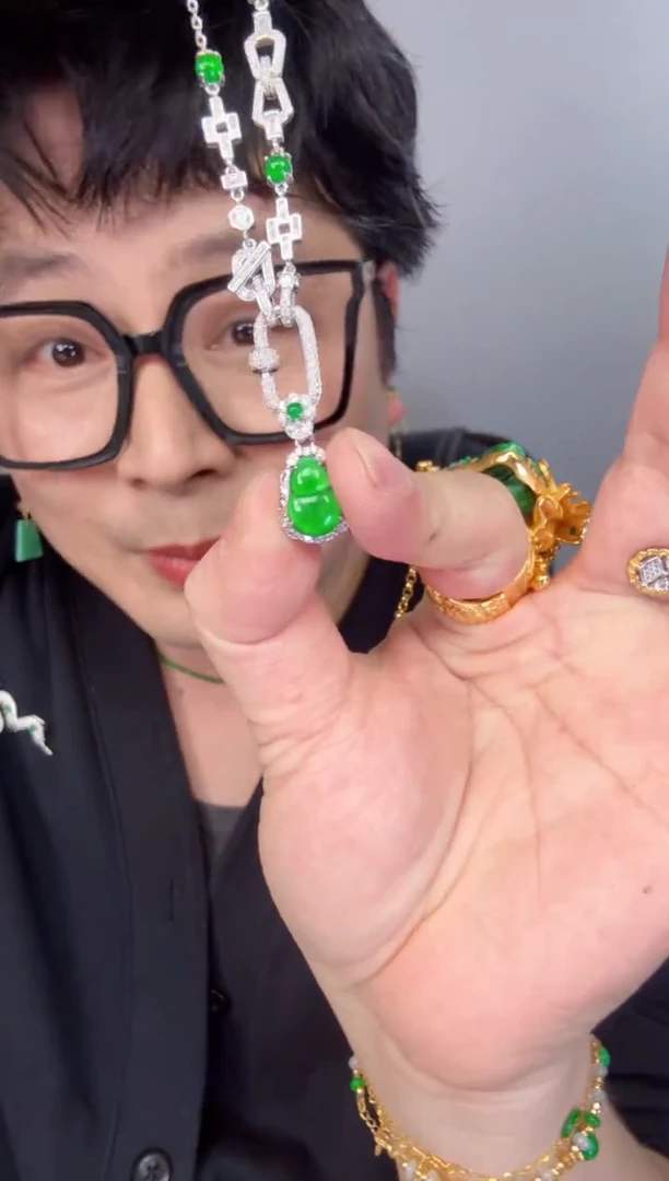 【闪购商品】翡翠颈饰未镶嵌一套葫芦