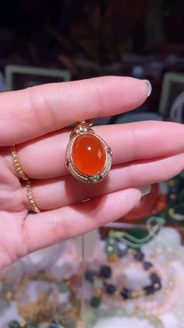 颈饰18K金镶嵌南红玛瑙磐**哥多样性发一件