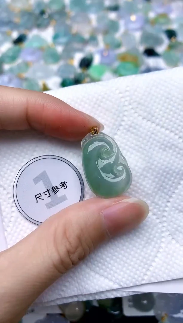 颈饰18K金镶嵌翡翠天然A货翡翠