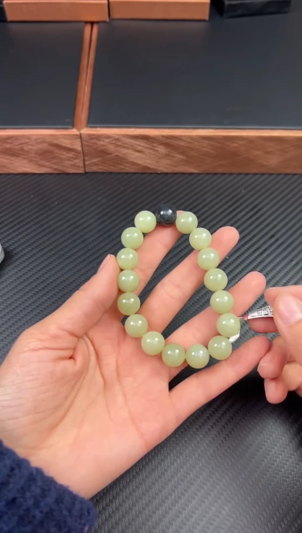 【闪购商品】和田玉手串未镶嵌若羌微色差卡12
