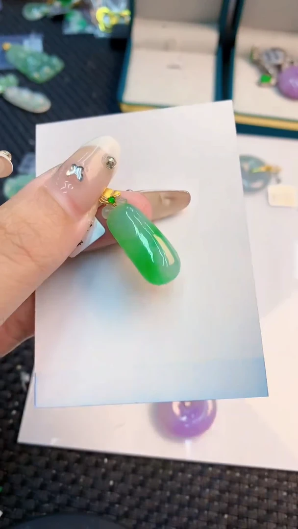 翡翠18K金镶嵌吊坠(不含链)1