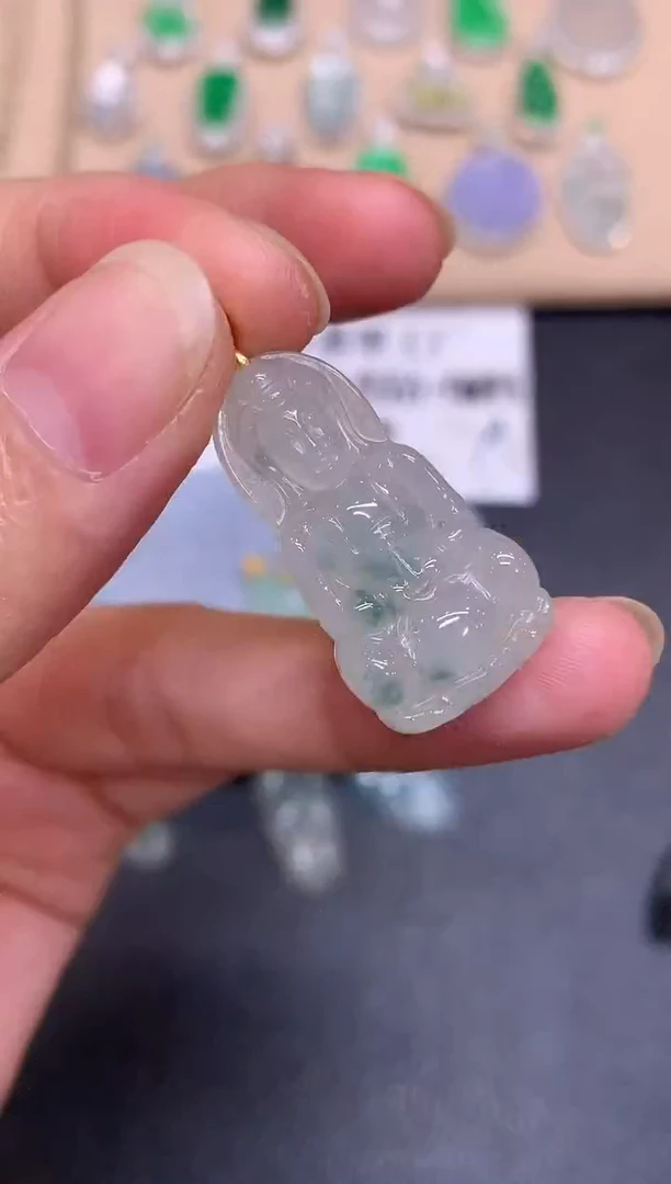 颈饰18K金镶嵌翡翠观音【无服务费