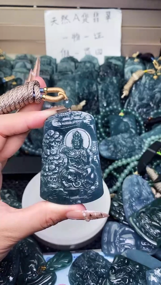 颈饰未镶嵌翡翠
