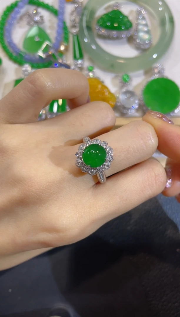 颈饰18K金镶嵌翡翠妮*团购1