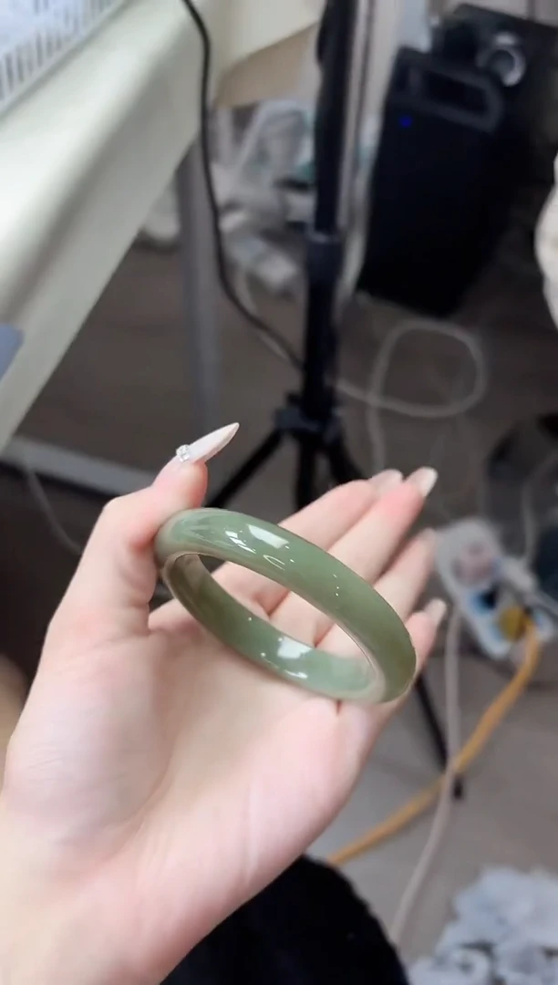 未镶嵌手镯和田玉10.6/190/56-58