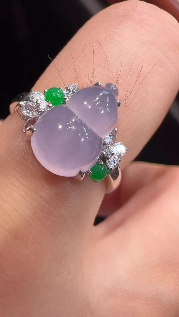 18K金镶嵌戒指翡翠戒指